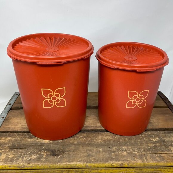 Vintage Tupperware Red Orange Storage Containers Starburst Lids Set Of 2 Nesting - Picture 1 of 13